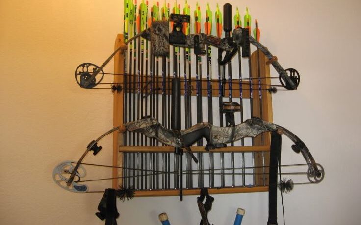 COMPOUND BOW HANGING PERFECTLY